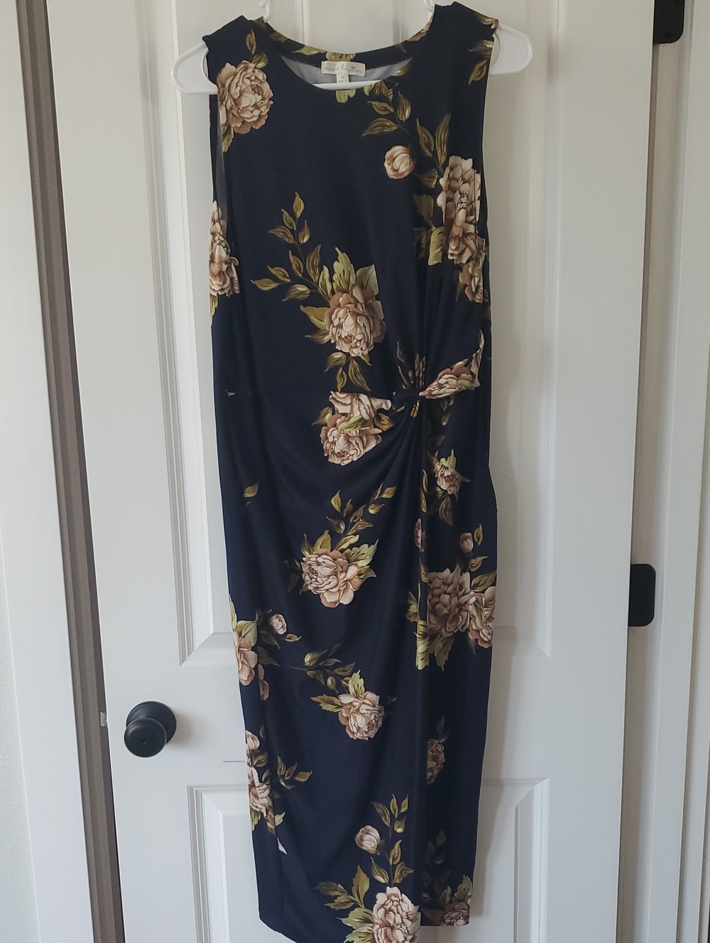 nine britton Black Floral Twist-Front Midi Dress